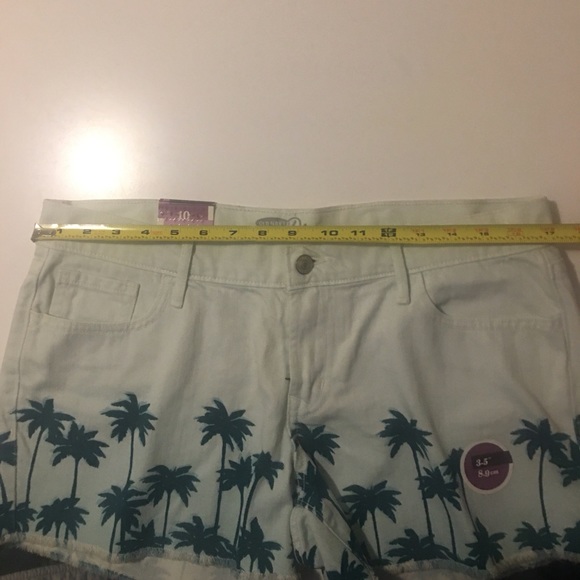 OLD NAVY SHORTS - Picture 6 of 6